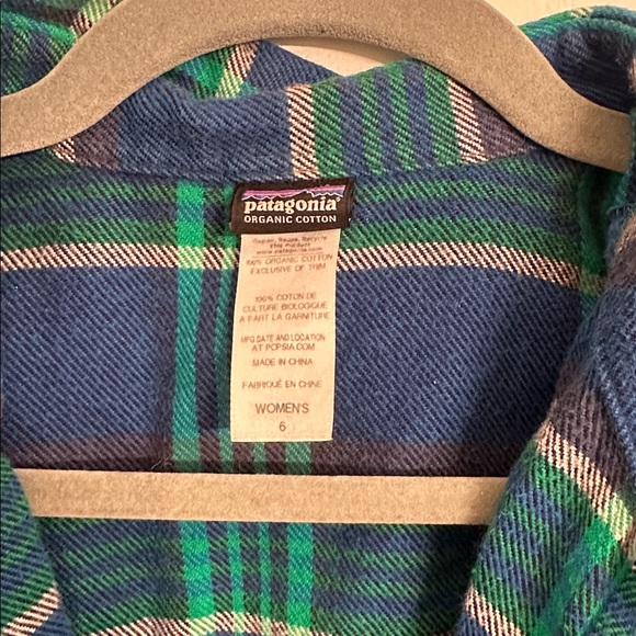 Patagonia Women’s Plaid Button Down Shirt - Picture 2 of 3